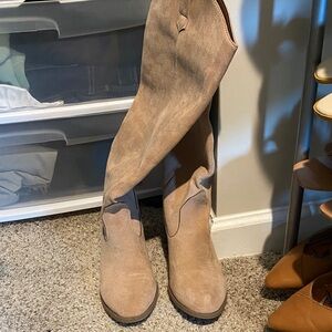 Women's Tan Suede Boots